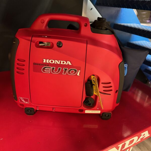 eu10I showroom model